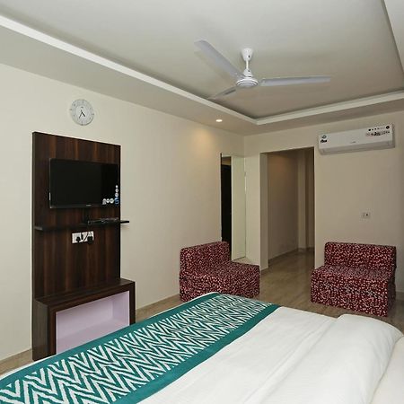 Hotel O Lakshya Nuova Delhi Esterno foto