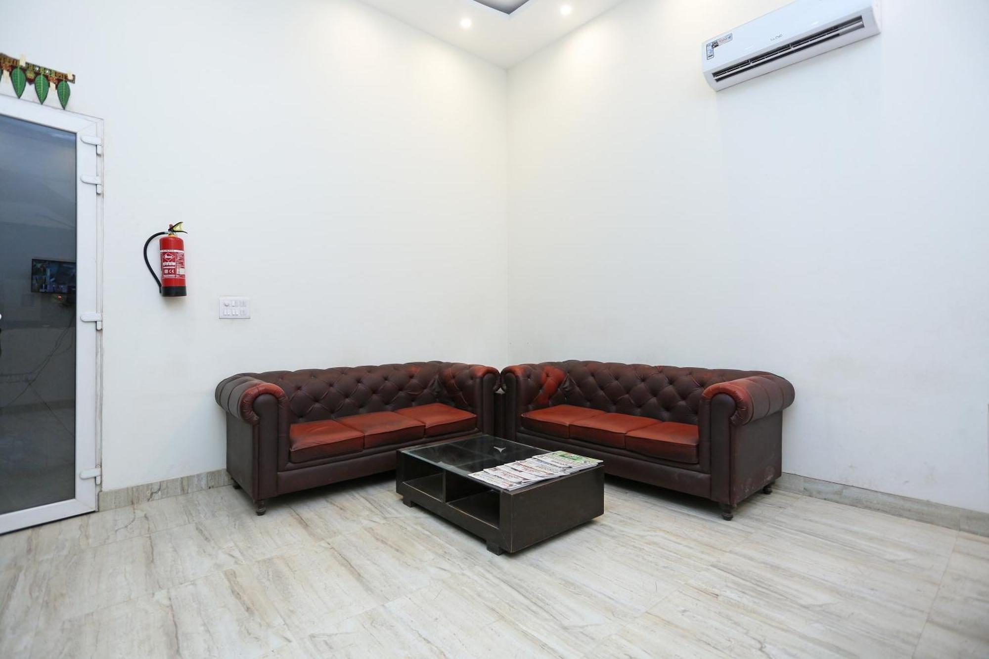 Hotel O Lakshya Nuova Delhi Esterno foto