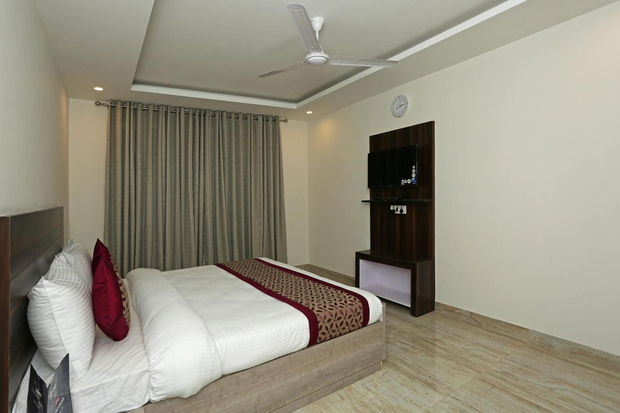 Hotel O Lakshya Nuova Delhi Esterno foto
