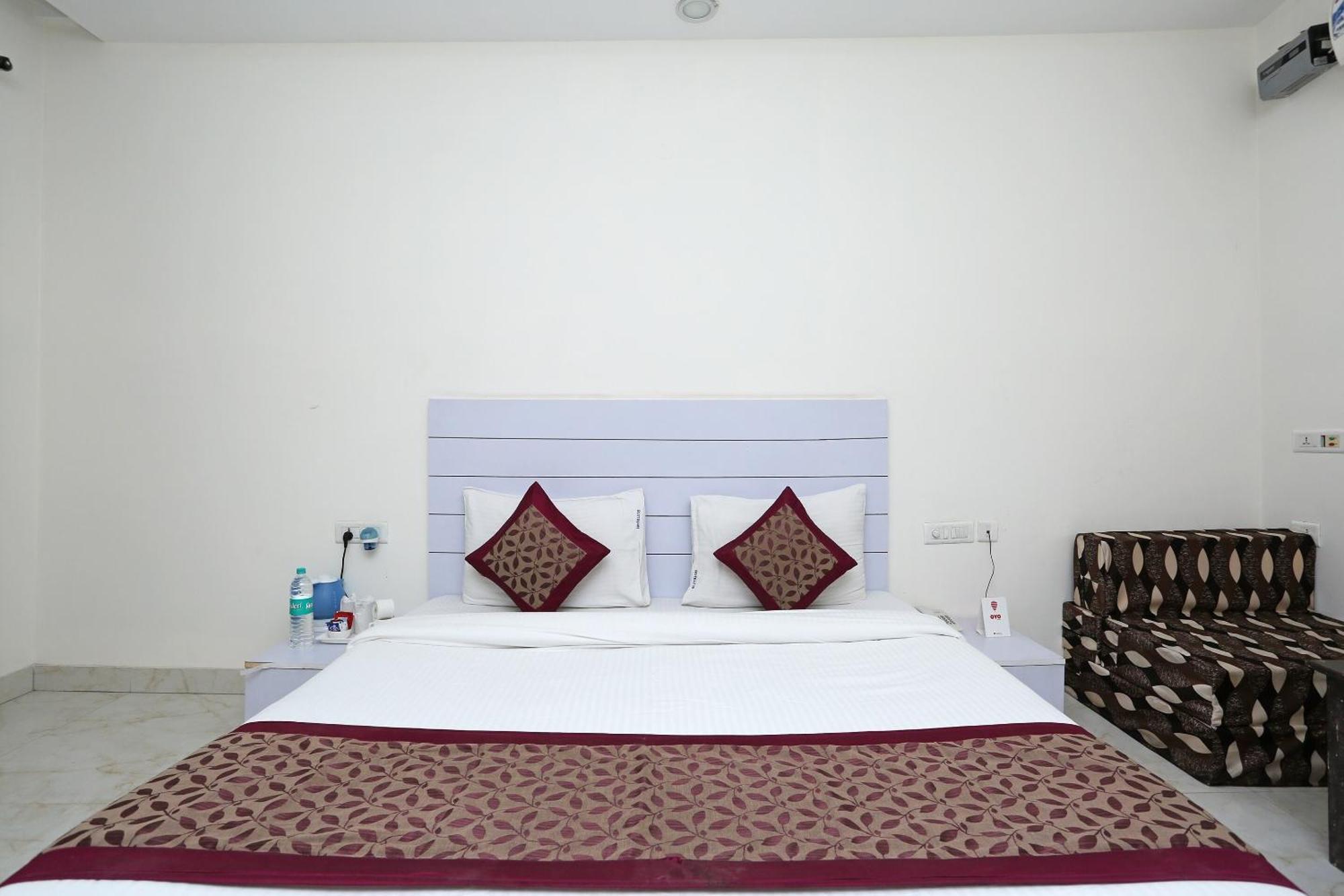 Hotel O Lakshya Nuova Delhi Esterno foto