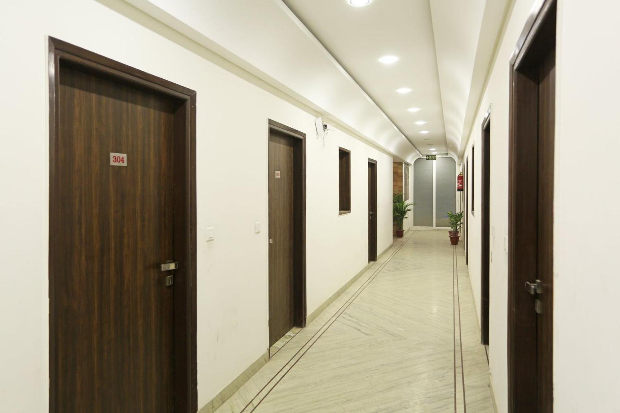 Hotel O Lakshya Nuova Delhi Esterno foto