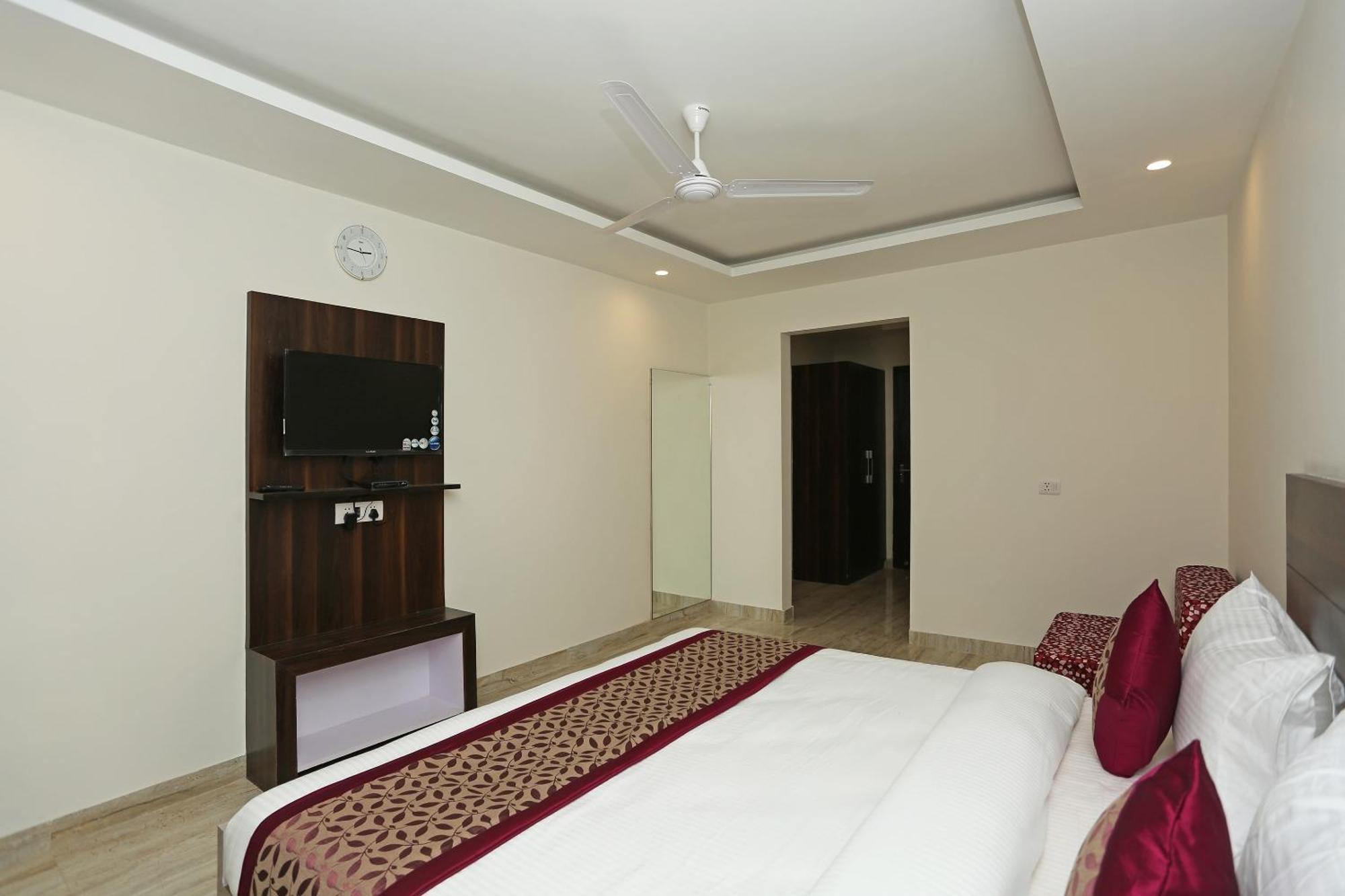 Hotel O Lakshya Nuova Delhi Esterno foto