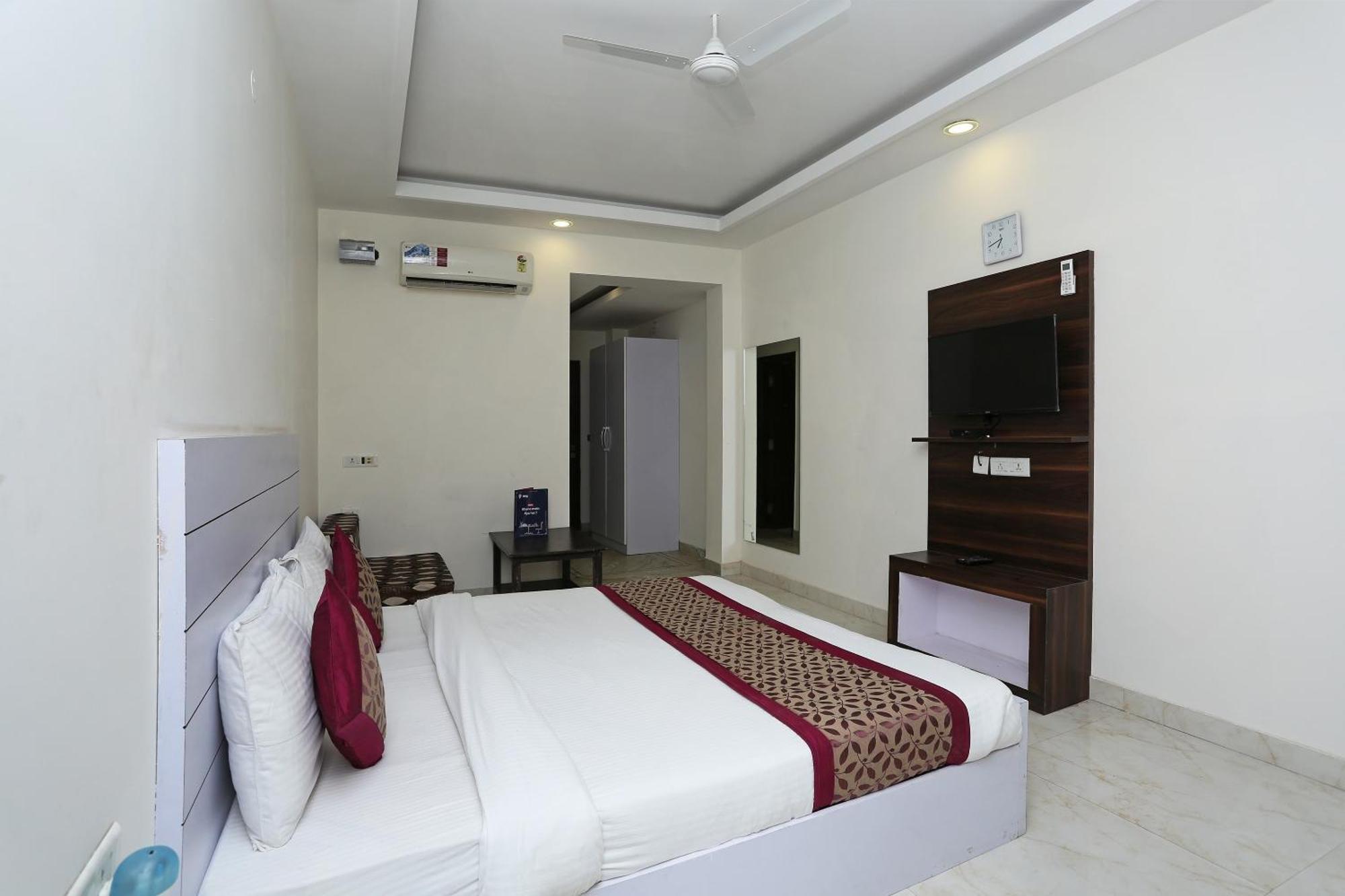 Hotel O Lakshya Nuova Delhi Esterno foto