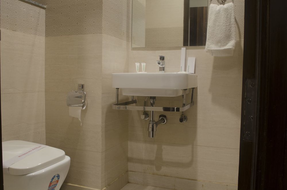 Hotel O Lakshya Nuova Delhi Esterno foto