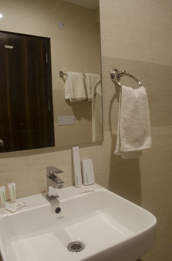 Hotel O Lakshya Nuova Delhi Esterno foto